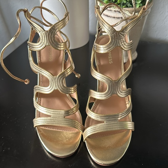 Express Brand Women’s Gold Lace Up High Heel - Size 6 - Picture 4 of 9